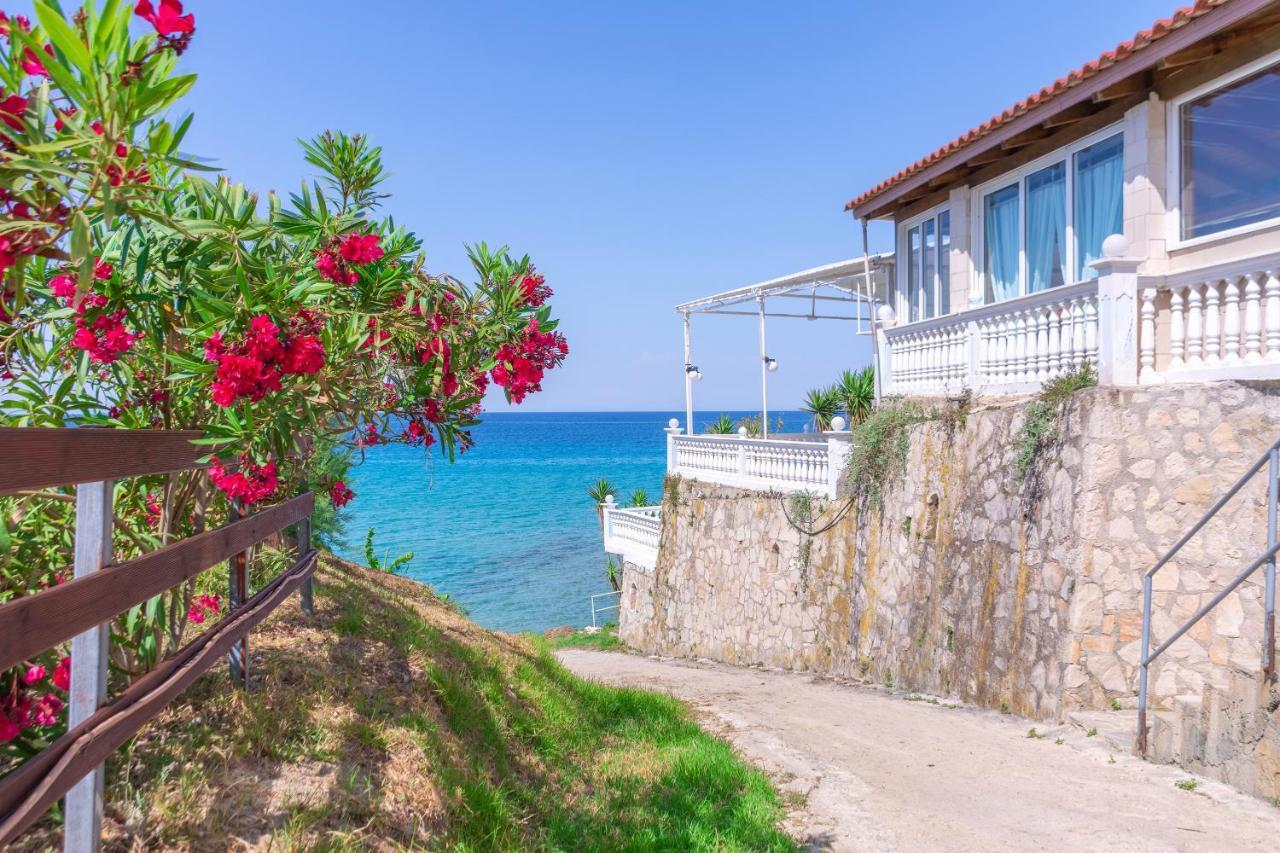 Baywatch Apartments On The Beach By "Elite" Amoudi Exterior foto